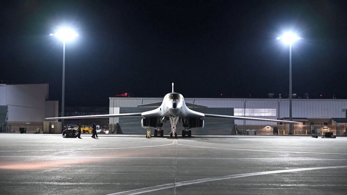 Hegseth: Íránské nebe budeme mít do týdne pod kontrolou, pak přijde smrt a zkáza